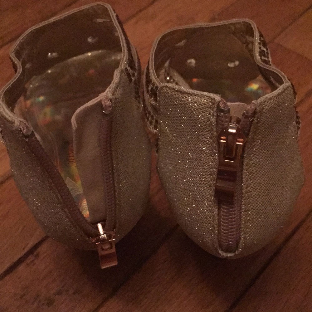 Women’s Ashley Collection Sparkly Heels - Picture 6 of 9